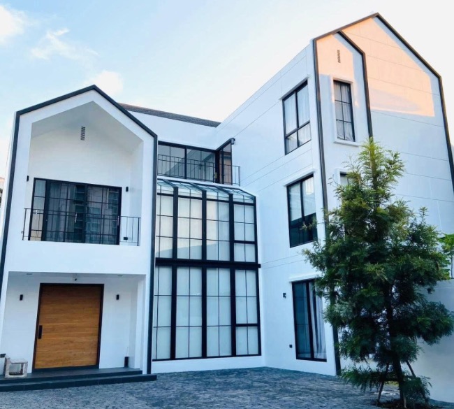 Modern Luxury Villa Near IconSiam