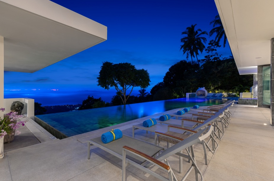 Villa Spice เกาะสมุย: พูลวิลล่าหรู 5 ห้องนอน วิวทะเลแบบพาโนรามา