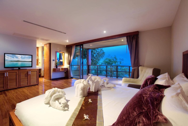 Baan Grand Vista สมุย: พูลวิลล่าหรู 5 ห้องนอน วิวทะเลพาโนรามาเหนือหาดบ่อผุด